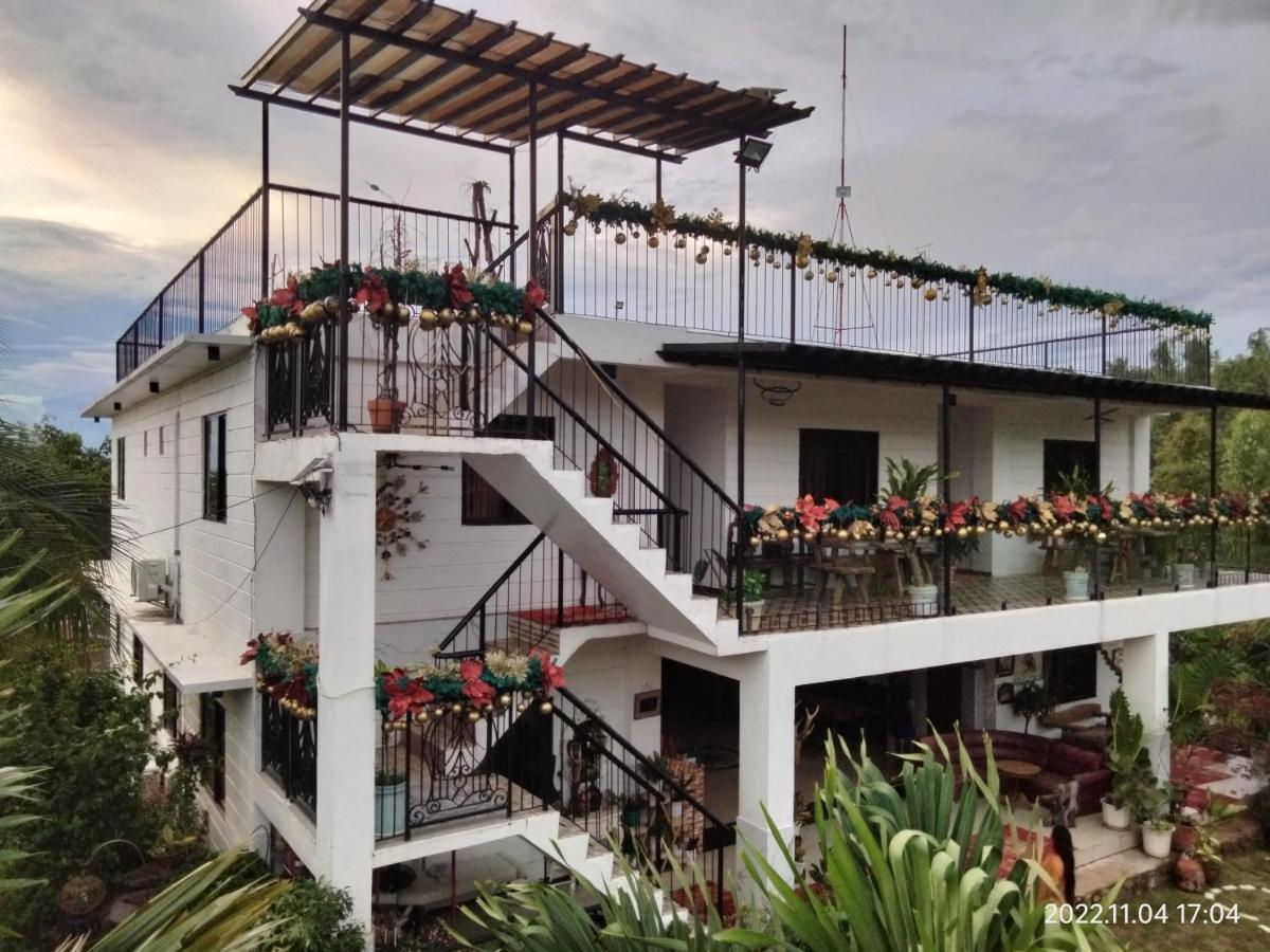 ホテル Casa De Robles Tanay Rizal エクステリア 写真