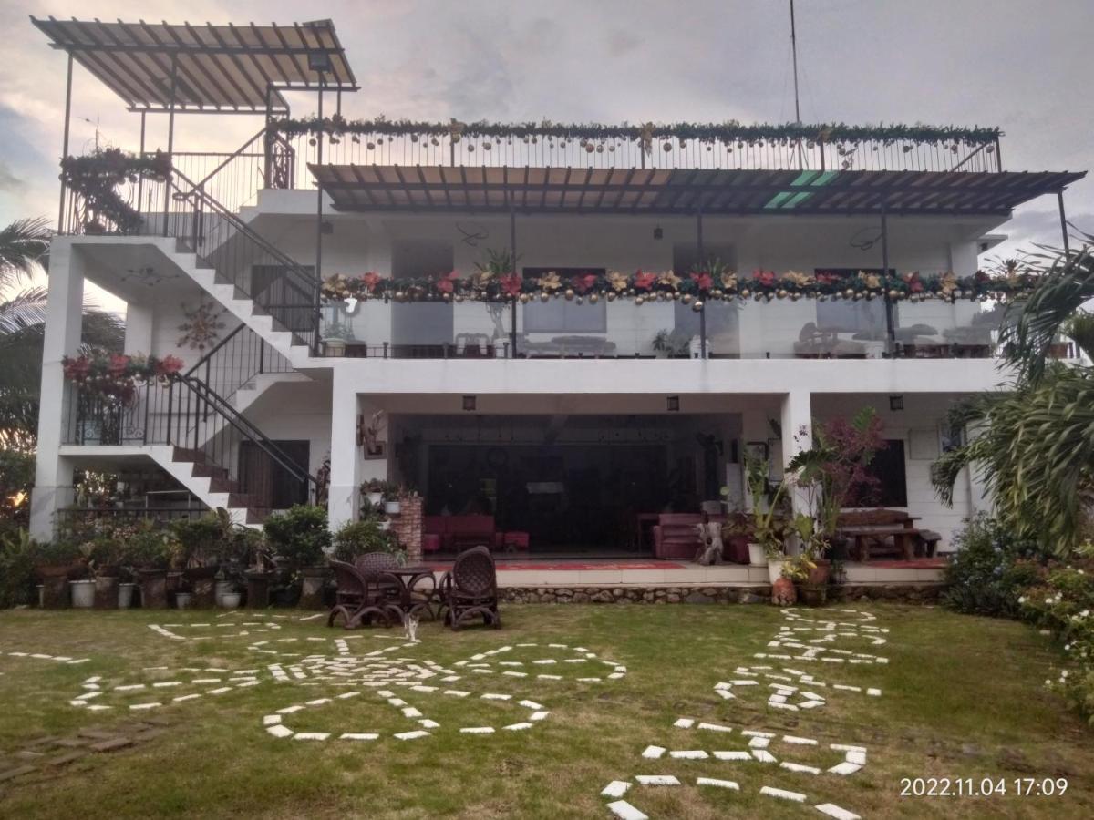 ホテル Casa De Robles Tanay Rizal エクステリア 写真