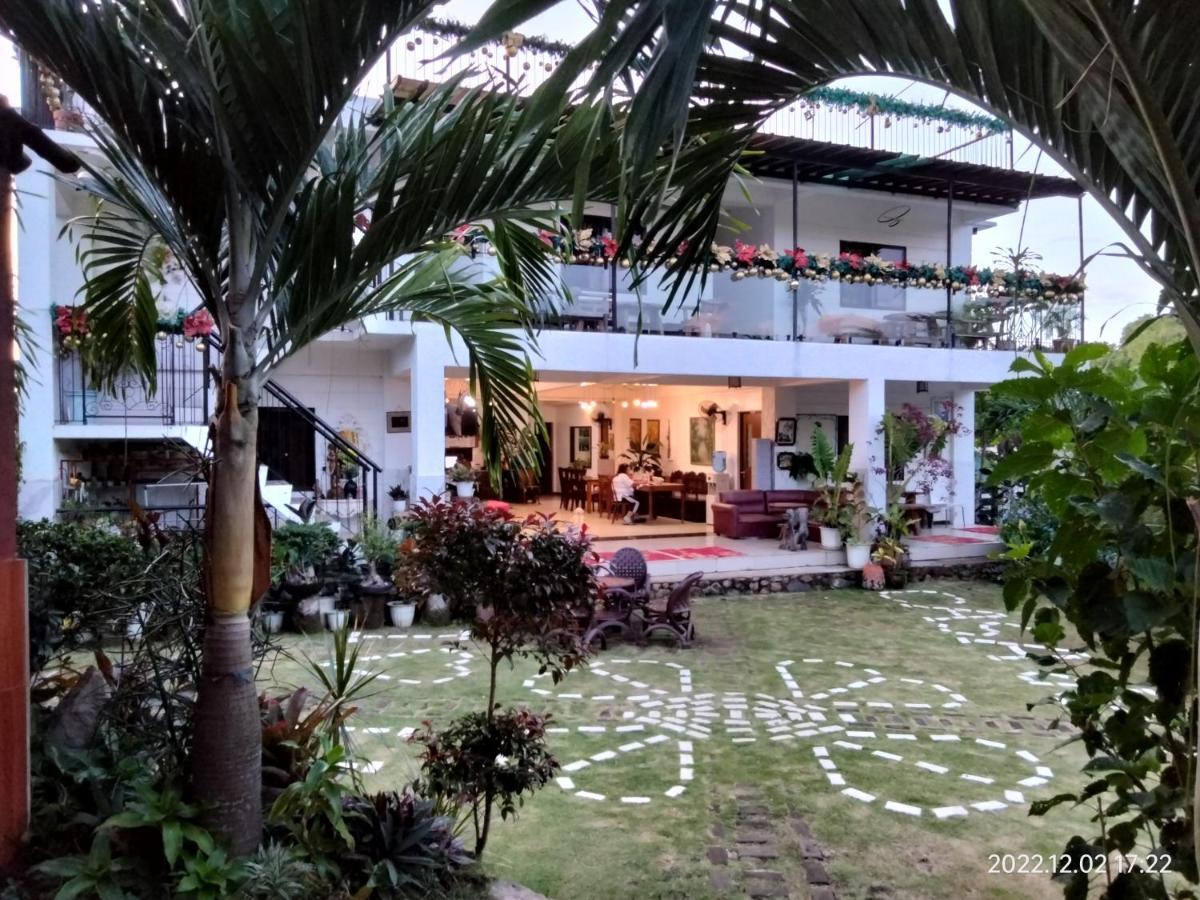 ホテル Casa De Robles Tanay Rizal エクステリア 写真