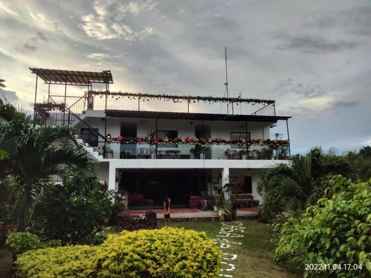 ホテル Casa De Robles Tanay Rizal エクステリア 写真