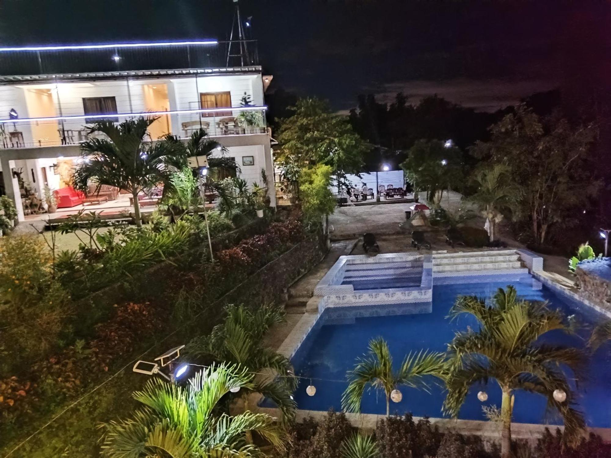 ホテル Casa De Robles Tanay Rizal エクステリア 写真