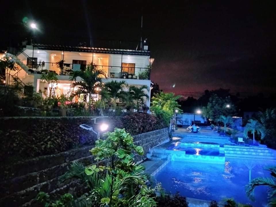 ホテル Casa De Robles Tanay Rizal エクステリア 写真